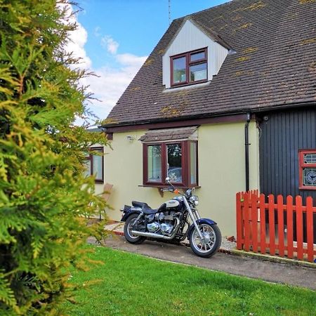 Chalet Cottages Streatley  エクステリア 写真