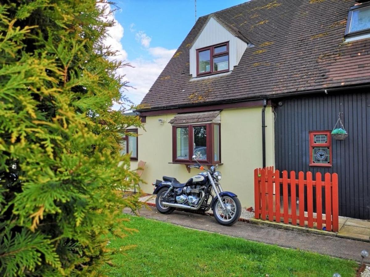 Chalet Cottages Streatley  エクステリア 写真