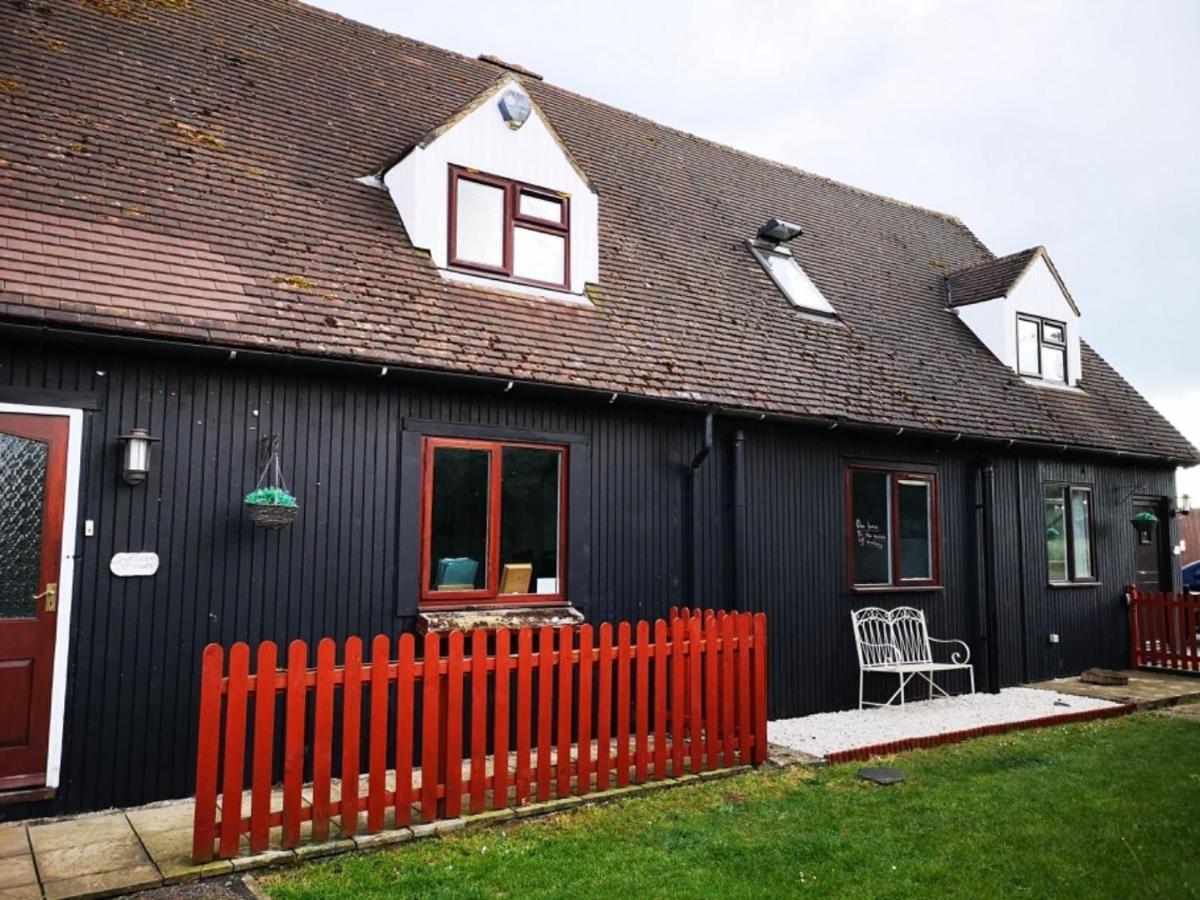 Chalet Cottages Streatley  エクステリア 写真