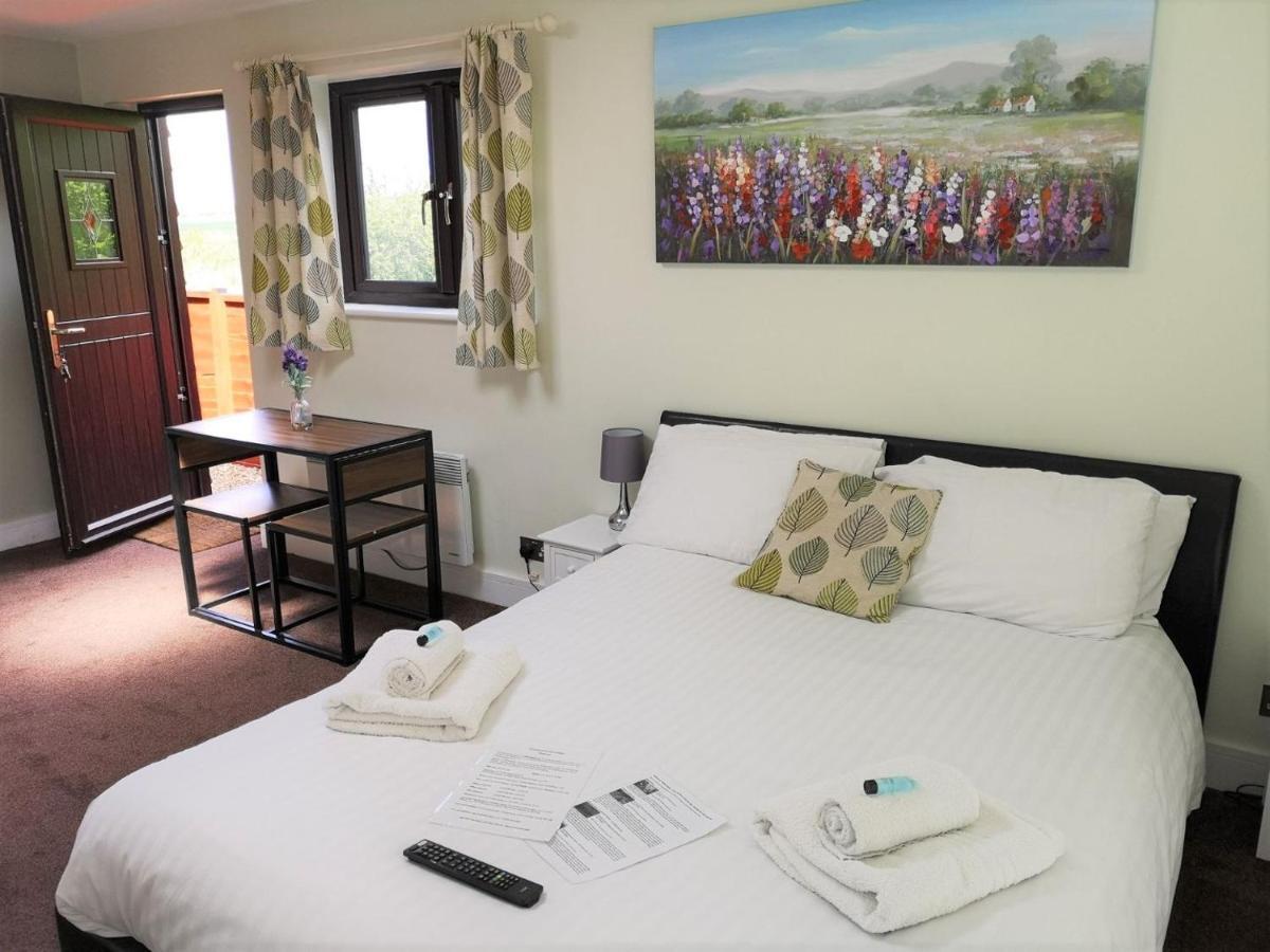 Chalet Cottages Streatley  エクステリア 写真