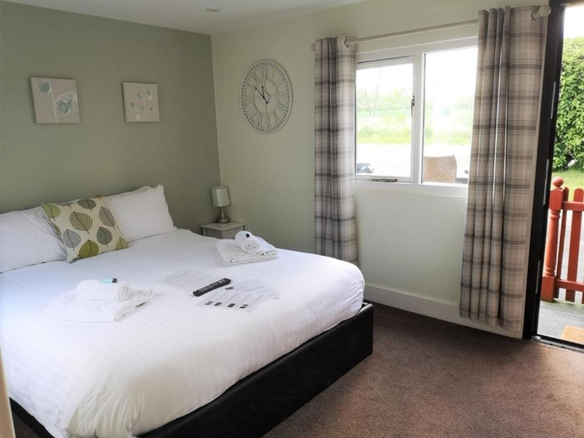 Chalet Cottages Streatley  エクステリア 写真